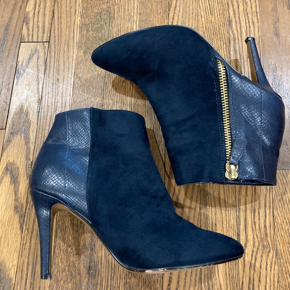 Alexis Hudson l Blue suede Booties l Size 5